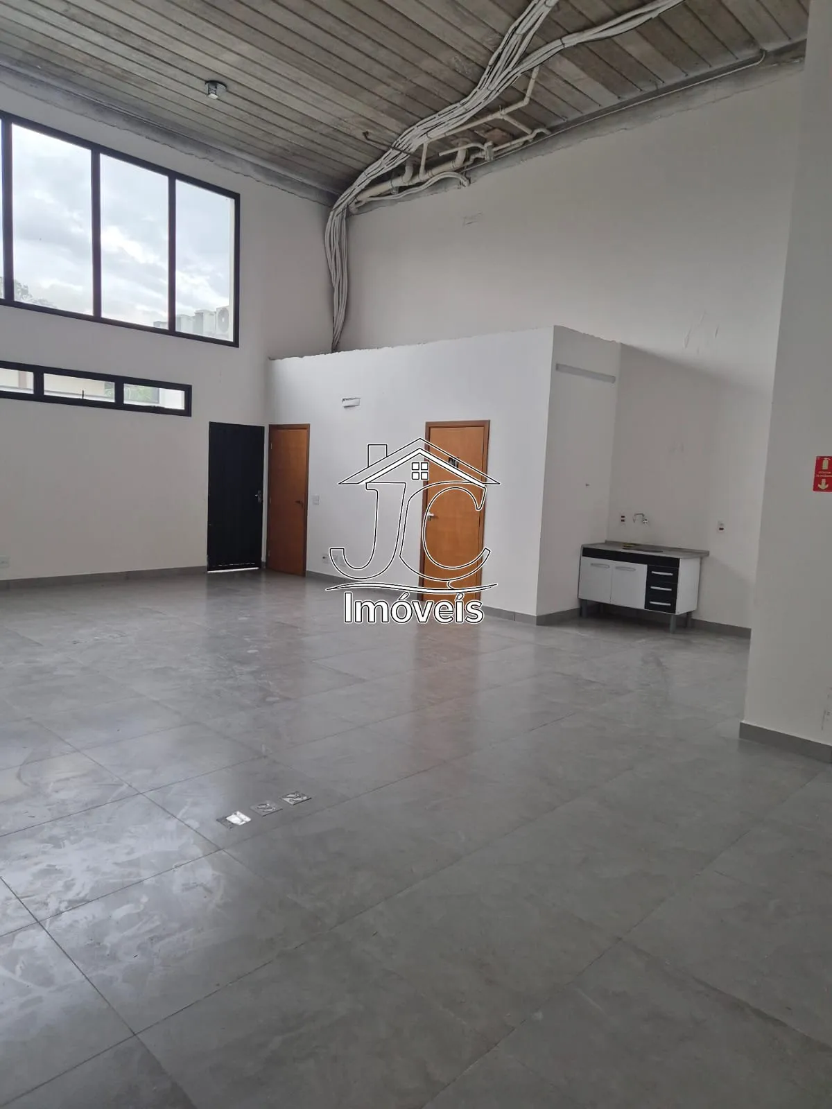 Imagem SALÃO PARA LOCAÇÃO, COM 135 M² NO JARDIM PAIQUERÊ - VALINHOS/SP