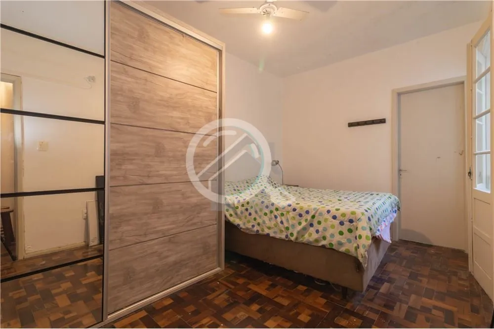 Imagem Amplo Apto. de 1 quarto com área de serviço, prédio com Elevador e Portaria com tag. Perto de tod...