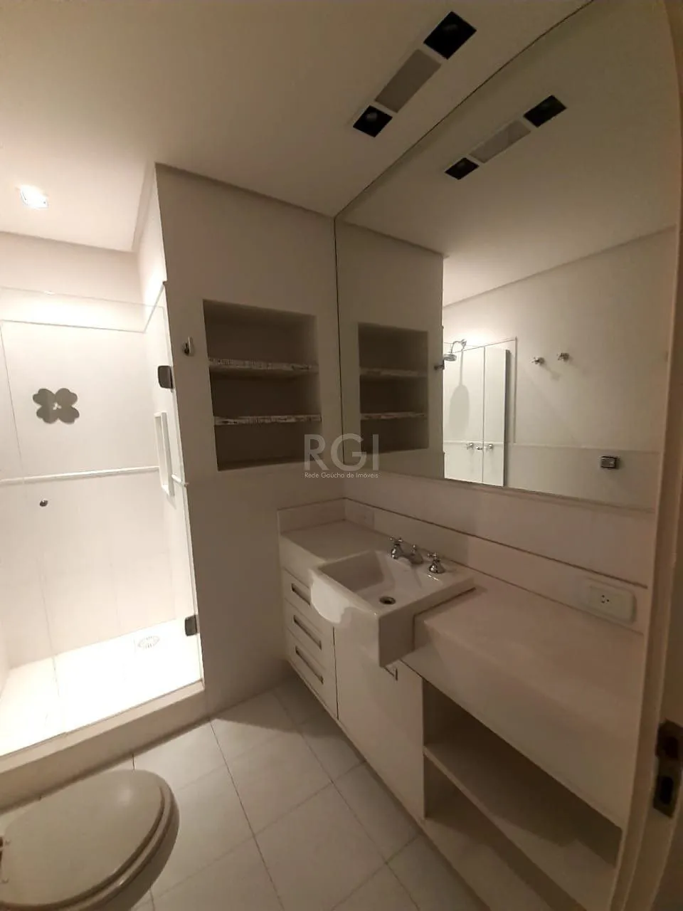 Imagem Apartamento para Venda - 230m², 4 dormitórios, sendo 1 suites, 2 vagas - Petrópolis