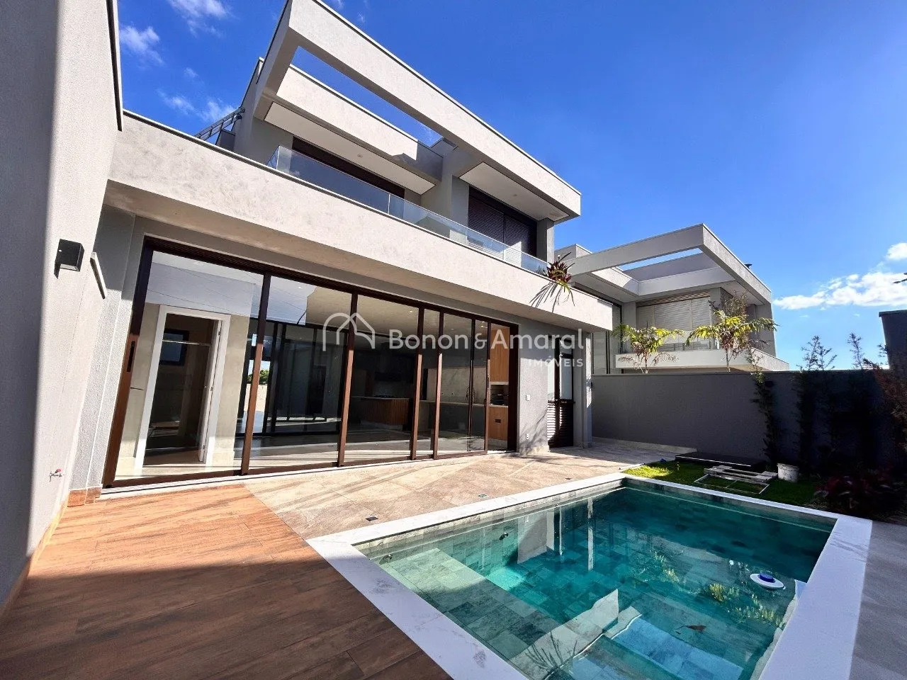 Imagem Casa contemporânea à venda no Condomínio Residencial Santorini - Paulínia/SP.