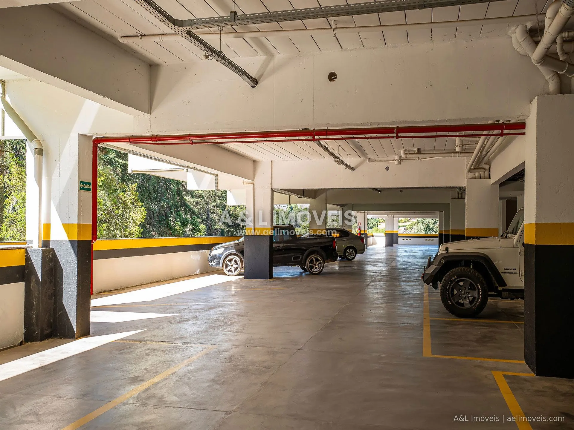 Imagem Duplex com 2 suítes e varanda no Capivari, Campos do Jordão