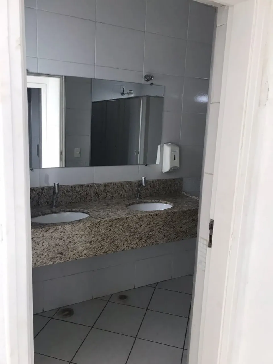 Imagem Oportunidade única: Salão Comercial de alto padrão no Jardim Europa, Sorocaba-SP - 4 salas, 9 banheiros, 8 vagas de garagem, 785,81 m².