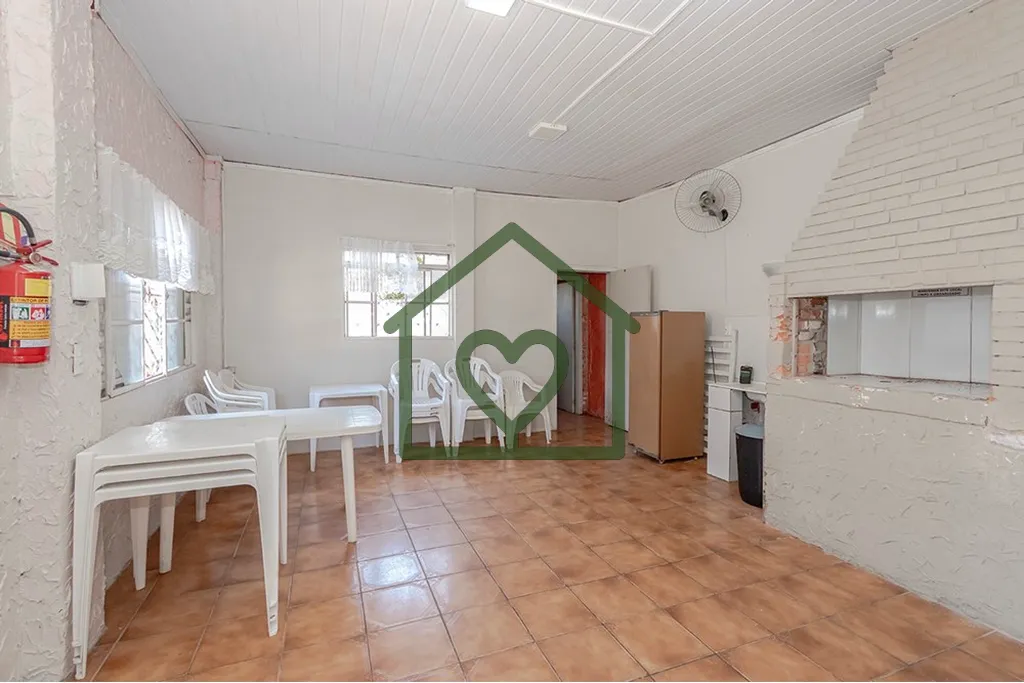 Imagem Descubra o seu novo lar em Porto Alegre, RS! Este charmoso apartamento localizado na Av. Princesa Is...