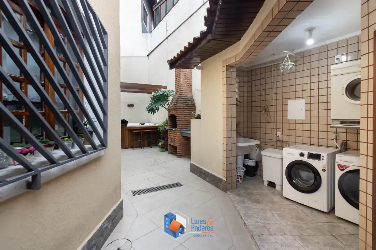 Imagem Sobrado para venda em Jardim Virginia Bianca com 3 quartos, sendo 1 suíte, 223m²