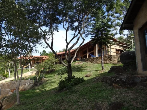 Imagem Imperdível casa à venda em Garopaba-SC, Praia da Gamboa! 3 quartos, 3 suítes, 5 banheiros, 8 vagas de garagem - 38.588,00 m² de área.