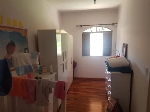 Imagem VENDA DE CHÁCARA NO RETIRO, EM ARUJÁ/SP, 4.300m² com 2 casas, 5 quartos, piscina. CONSULTE-NOS.