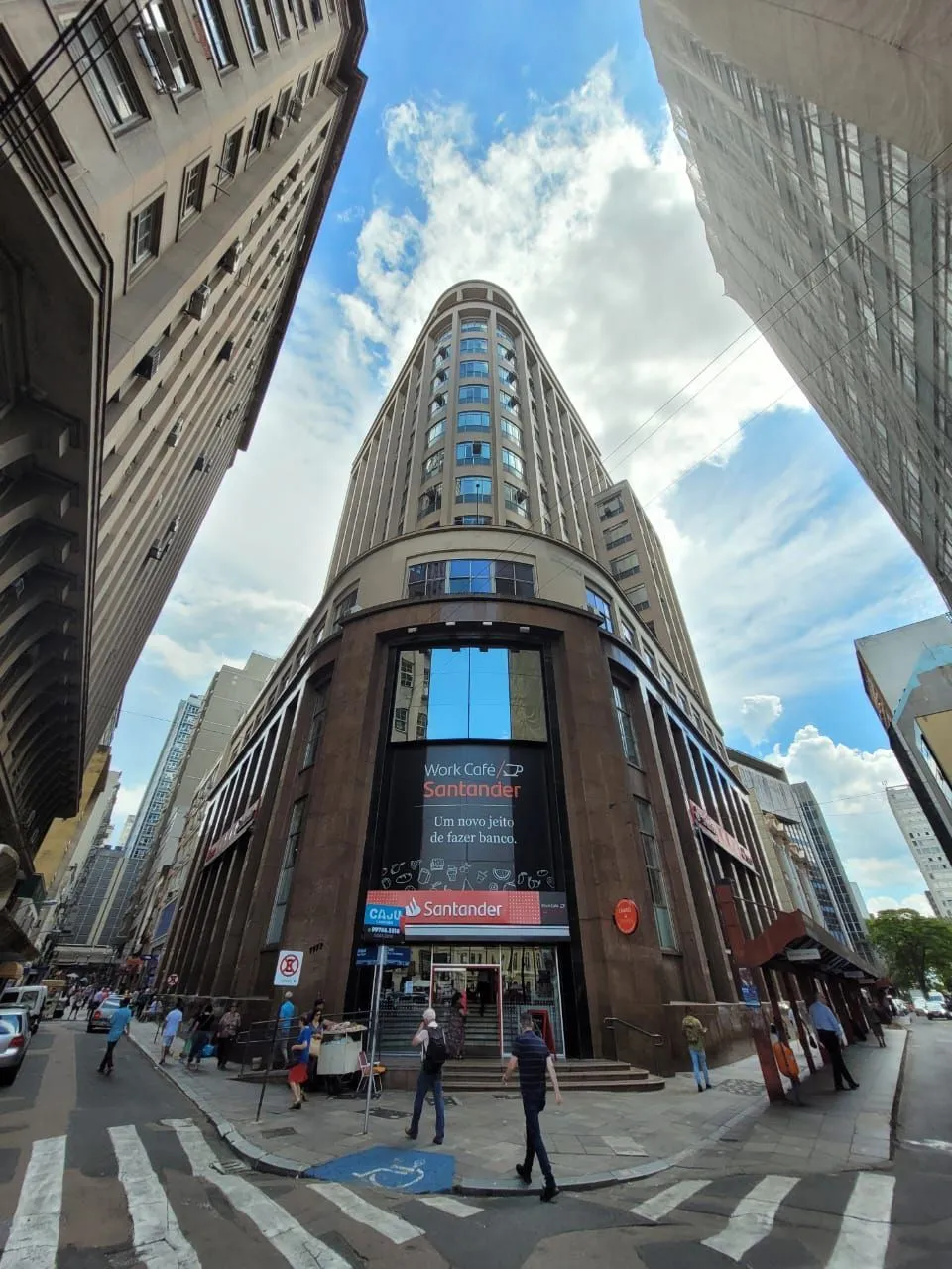 Imagem MÁFFER IMÓVEIS ALUGA SALA COMERCIAL NA RUA URUGUAI, 277.