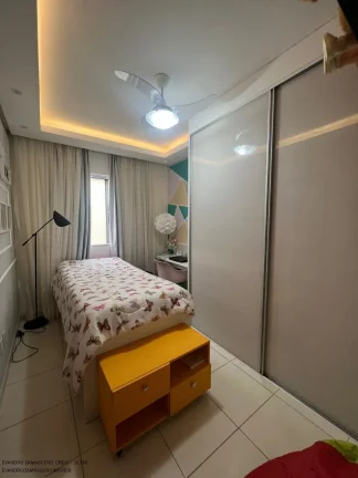 Imagem Linda casa em condomínio à venda em Lauro de Freitas-BA, Buraquinho: 4 quartos, 3 suítes, 2 salas, 1 banheiro, 2 vagas, 142m².