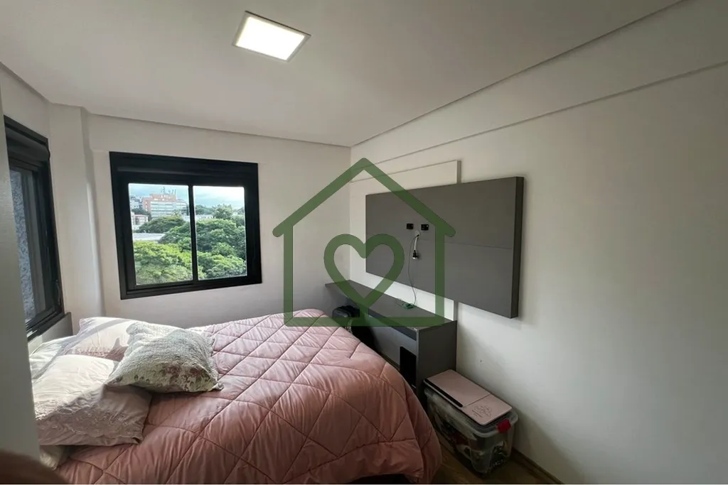 Imagem Descubra o charme e a conveniência deste aconchegante apartamento situado no coração de Porto Ale...