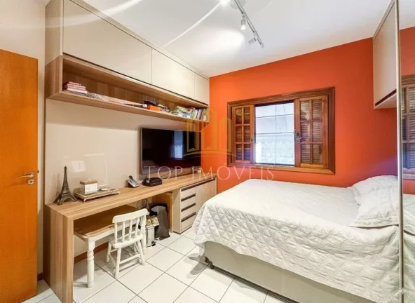 Imagem Sua Casa dos Sonhos no Bosque dos Eucaliptos! Apresentamos uma belíssima casa em um dos bairros mais desejados da cidade, perfeita para quem busca conforto, espaço e elegância!