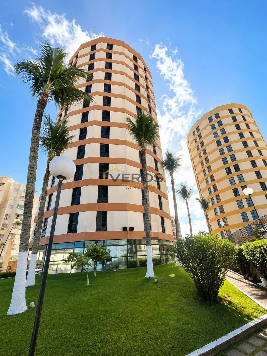 Foto do imóvel Apartamento na orla da praia Venda no prédio redondo na Martim de Sá