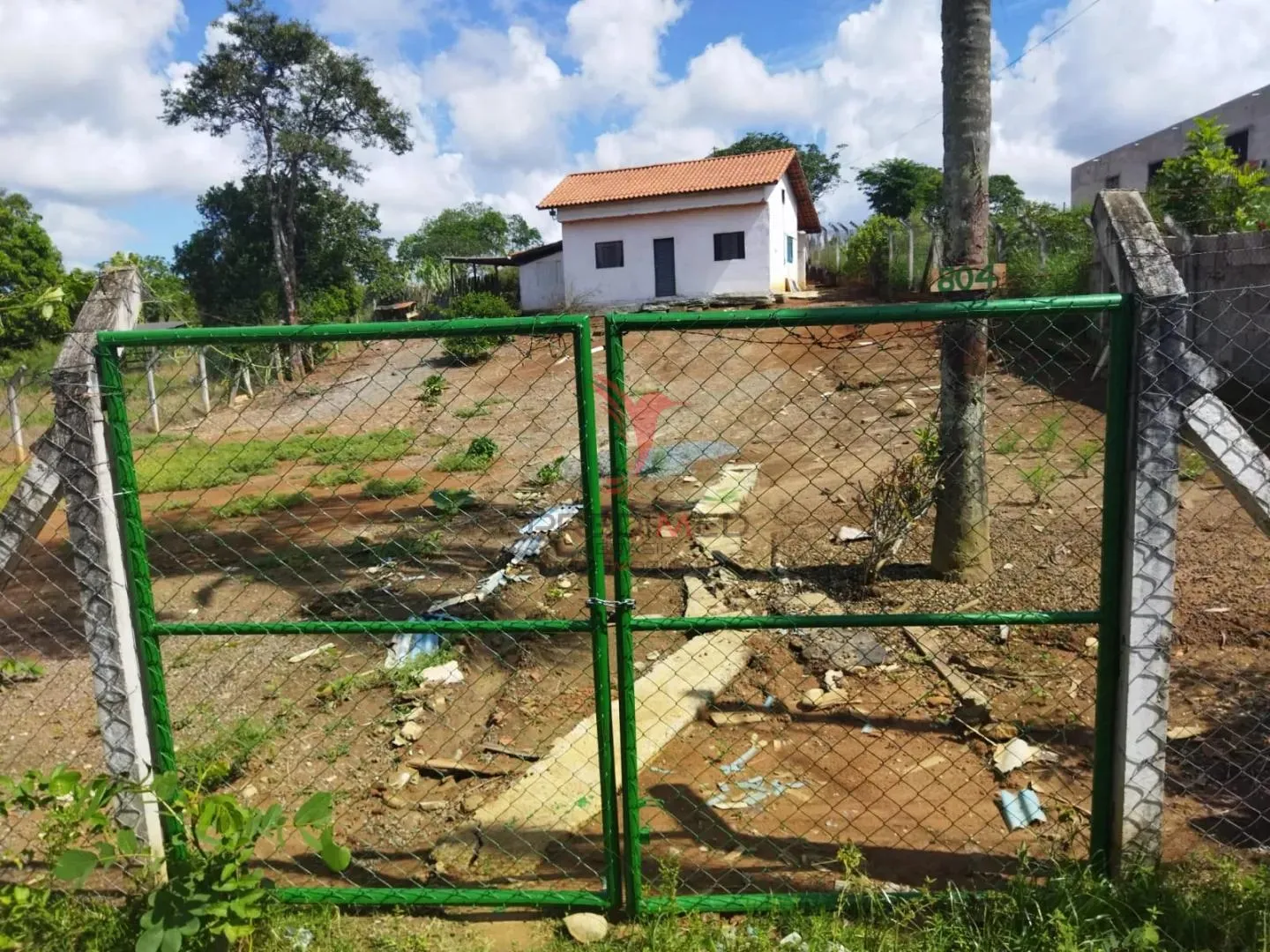 Imagem São 1.000 m2 de terreno com casa pequena