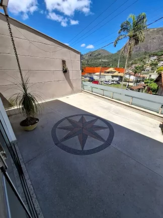 Imagem Vendo esta espetacular casa em Nova Friburgo. Próximo ao centro.