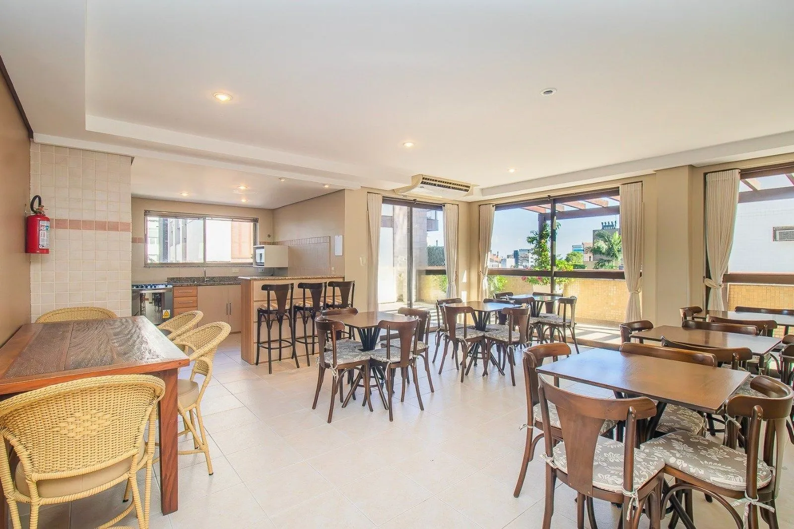 Imagem Apartamento Reformado e Mobiliado com 101m² e 2 Vagas no Coração do Rio Branco