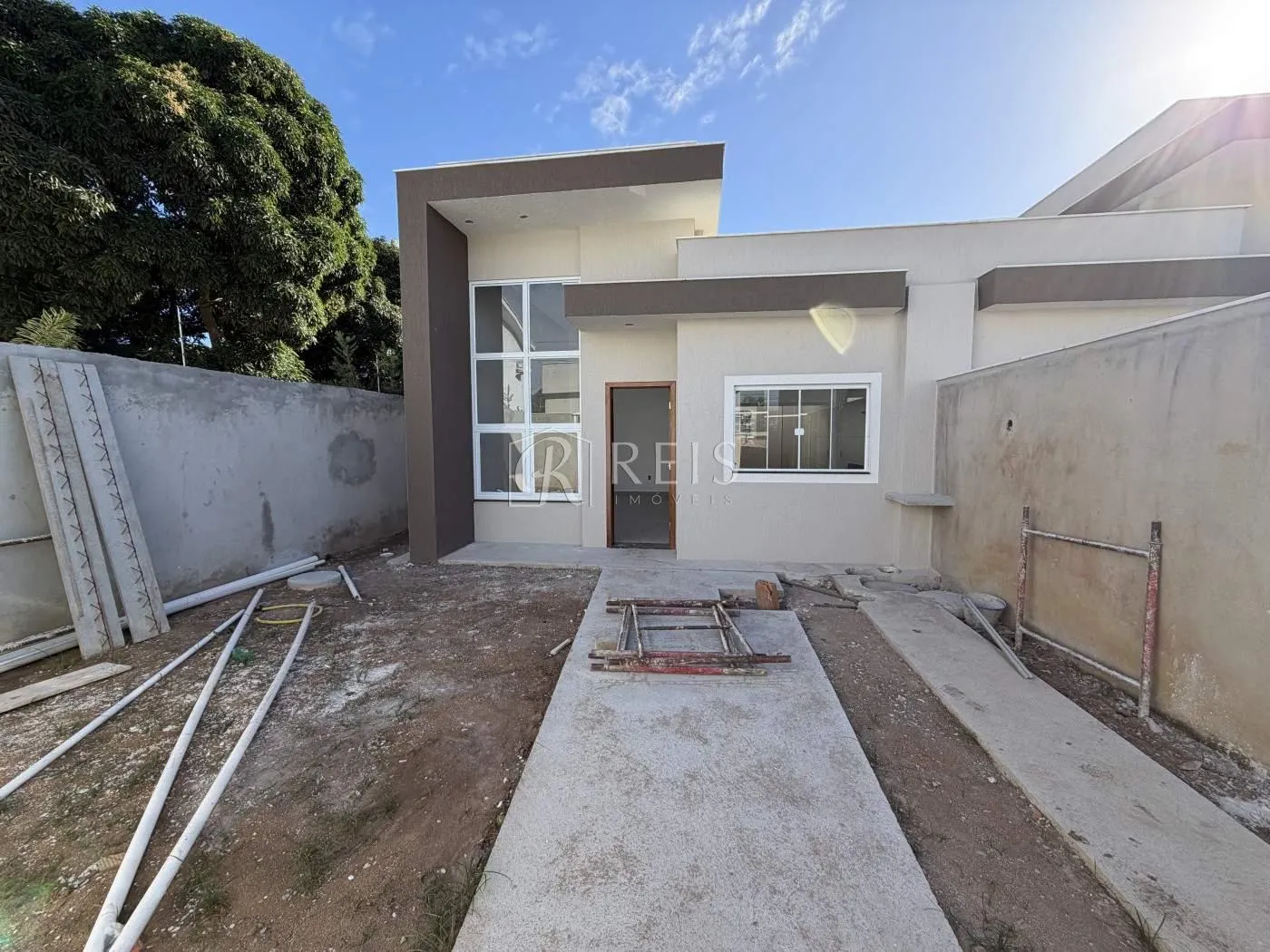 Imagem Casa para Venda em Rio das Ostras, Extensão do Bosque, 2 dormitórios, 1 suíte, 2 banheiros, 1 vaga