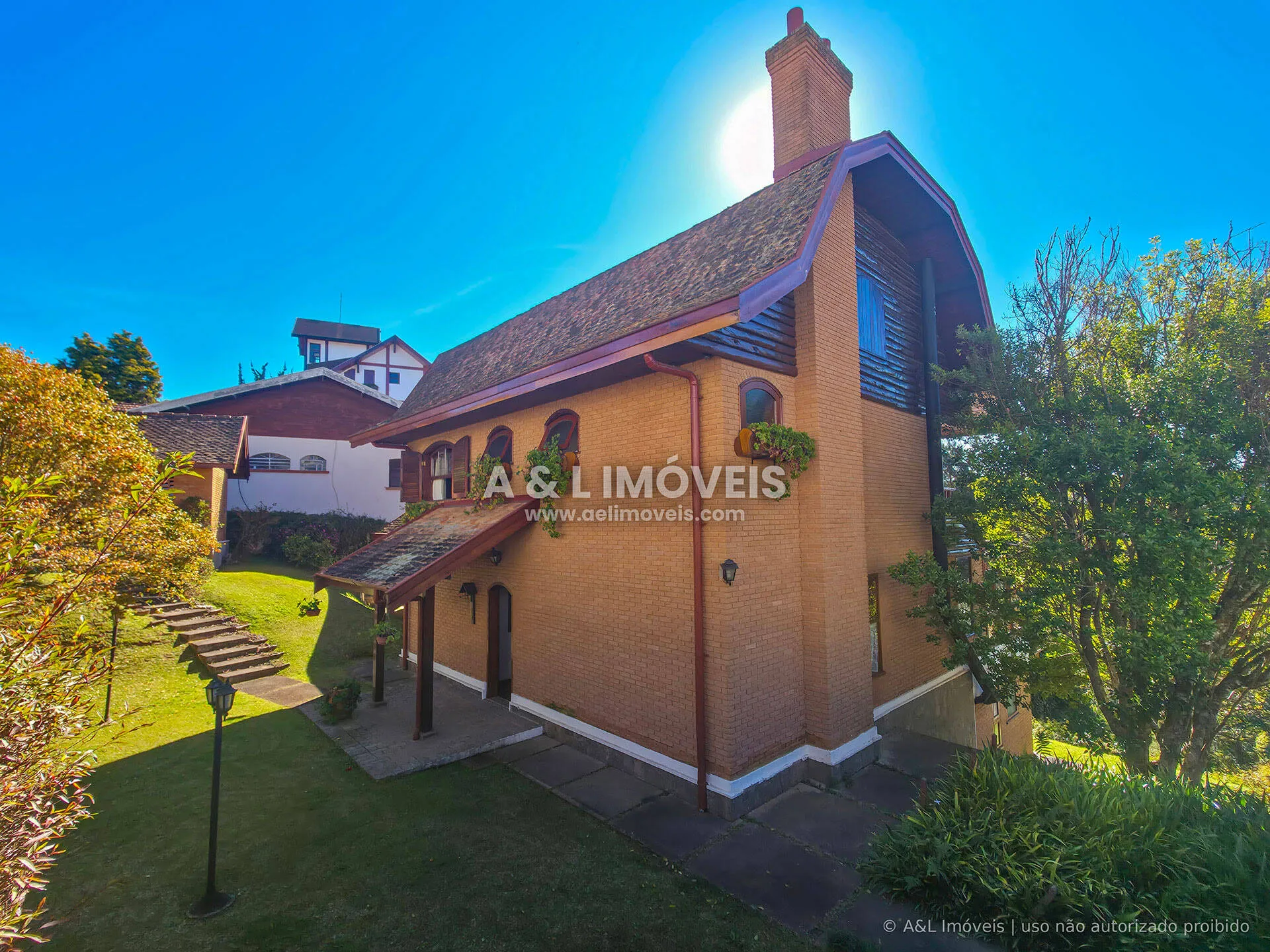 Imagem Casa à venda em Capivari, Campos do Jordão | 4 dormitórios e 2 suítes