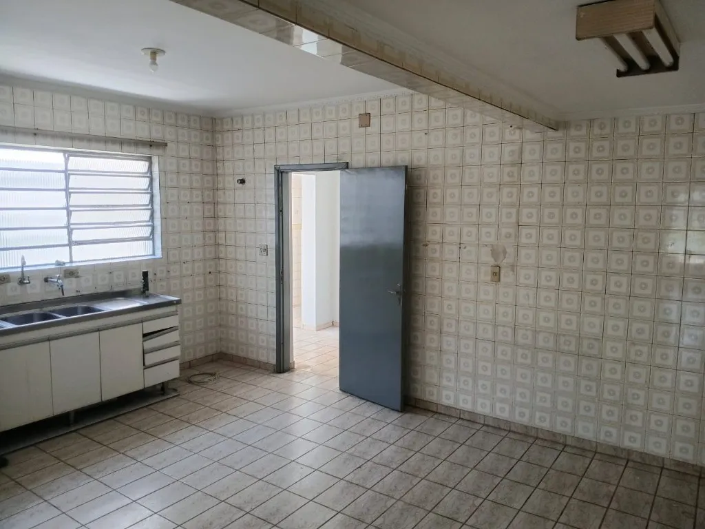 Imagem Imperdível Sobrado à Venda no Centro de Santo André-SP: 3 Quartos, 1 Suíte, 2 Banheiros, 2 Vagas, 214m²!