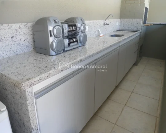 Imagem Encante-se com esta linda casa de acabamento impecável, localizada em um dos melhores condomínios ...