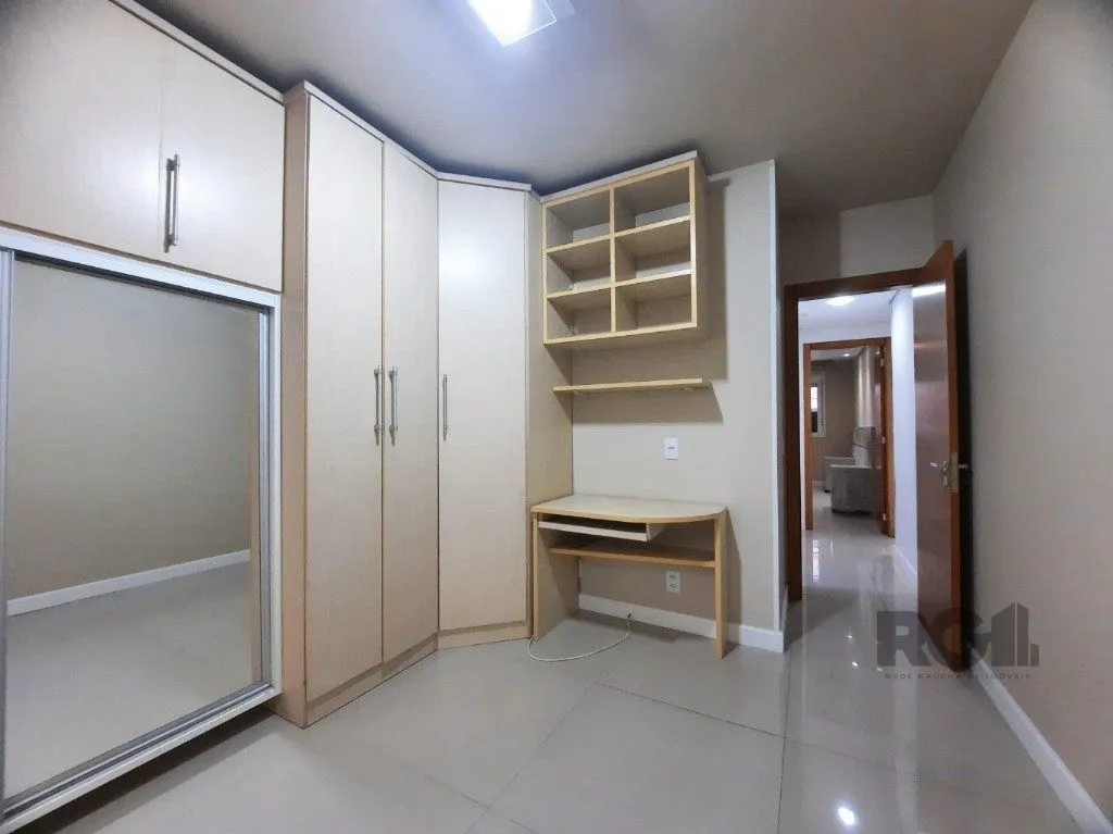 Imagem Vende-se apartamento impecável 2 quartos com suíte, 2 vagas cobertas, próximo da PUCRS - 80m² - Jardim Botânico