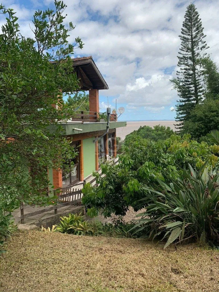 Imagem Terreno de 5.280 m², com 3 casas, no bairro Ponta Grossa, em Porto Alegre.