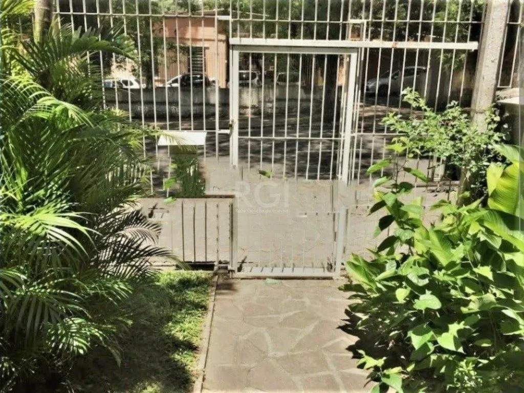 Imagem Casa de 3 dormitórios 4 vagas amplo terreno - Menino Deus