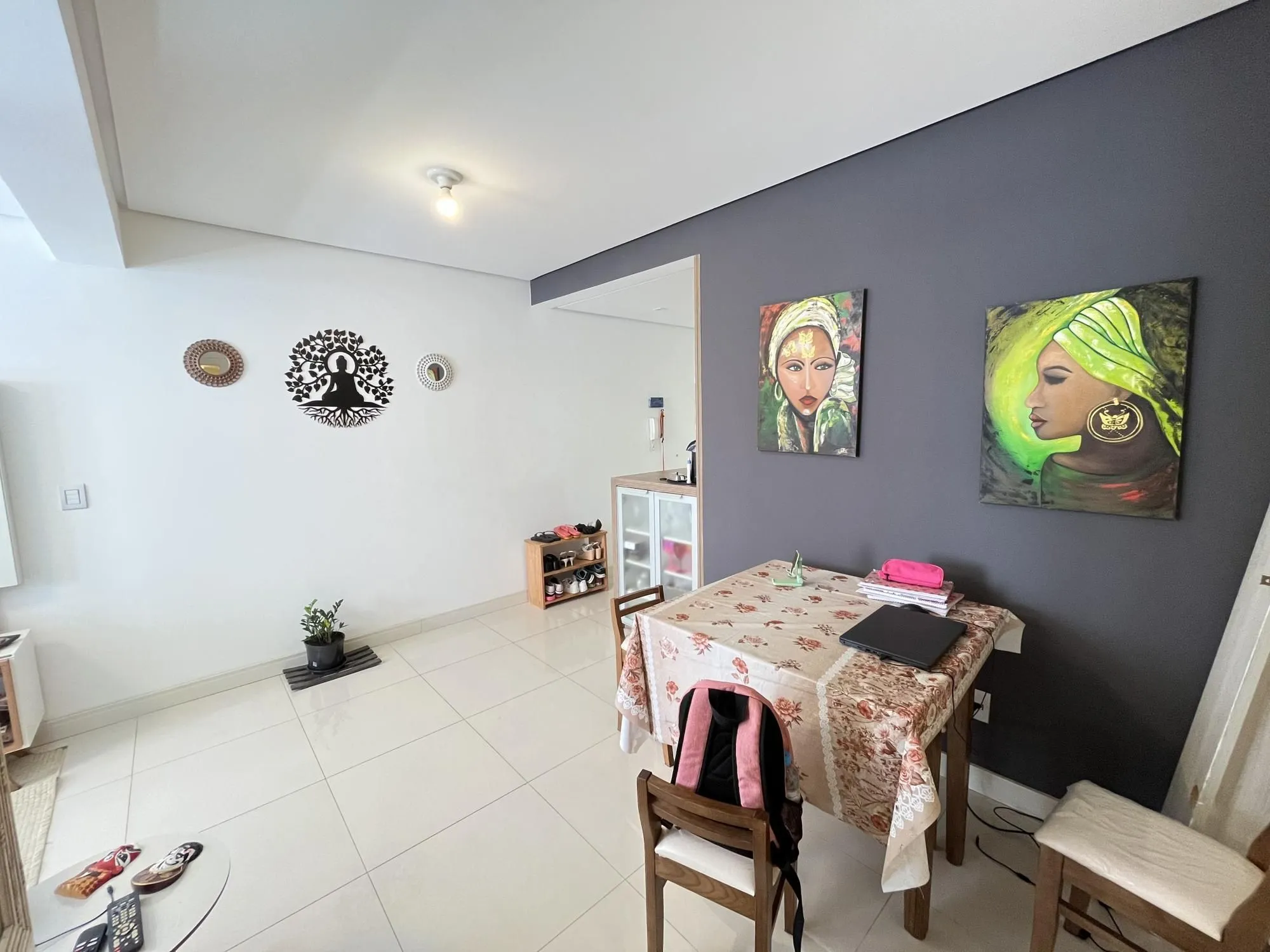 Imagem Apartamento de 2 quartos, suíte e 1 vaga de garagem no bairro Santana em POA/RS