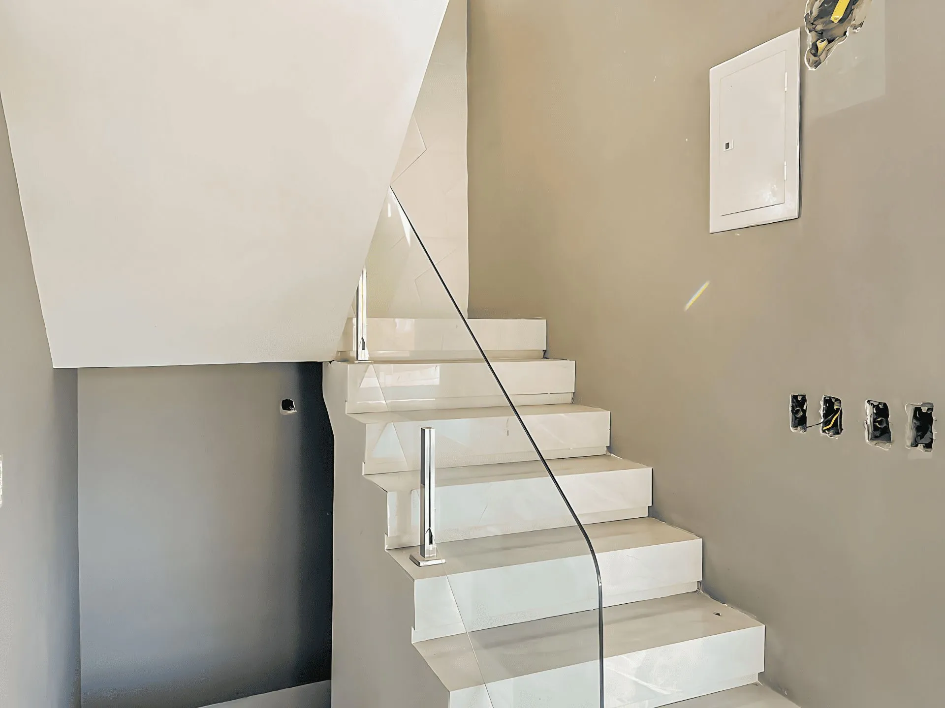 Imagem Casa Reformada com Piscina, 370m², 2 Suítes com Closet no Três Figueiras - POA