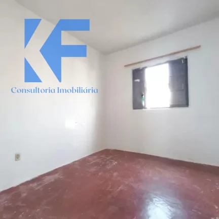 Imagem Lindo e aconchegante lar à venda! Esta encantadora casa antiga possui tudo o que você precisa: 2 quartos aconchegantes, uma espaçosa sala de estar