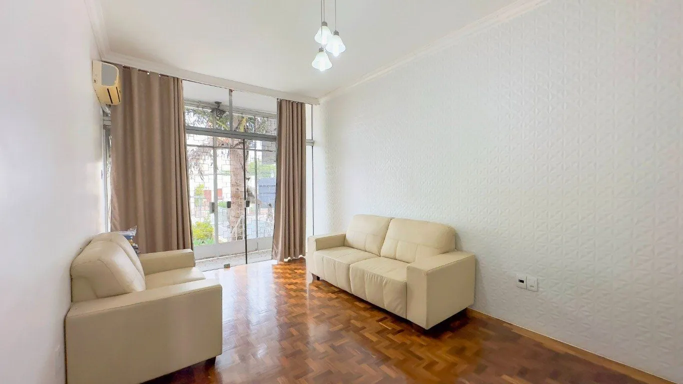Imagem Casa de 3 dormitórios à venda no Bairro Azenha, Porto Alegre.