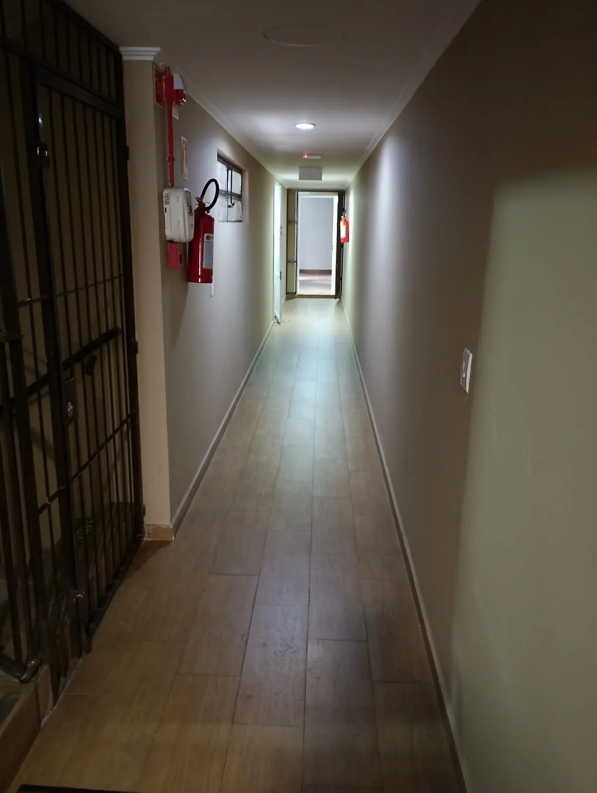 Imagem Apartamento Térreo, 02 dormitórios, 60,59m2 área privativa, quiosque com churrasqueira, Menino Deus