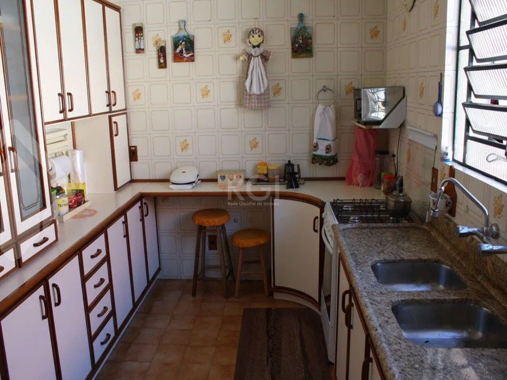 Imagem Casa para Venda - 246.24m², 5 dormitórios, sendo 1 suites, 4 vagas - Rubem Berta