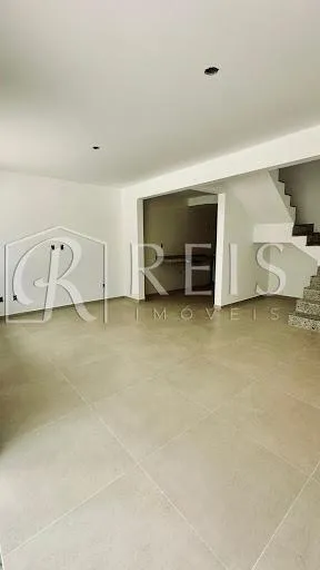 Imagem Casa para Venda em Rio das Ostras, Recreio, 2 dormitórios, 2 suítes, 4 banheiros, 2 vagas