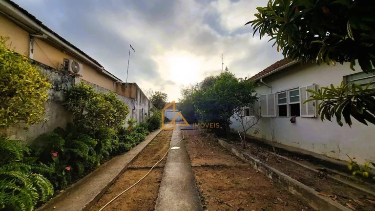 Imagem Casa com 4 dormitórios à venda - Centro - Cachoeira Paulista/SP