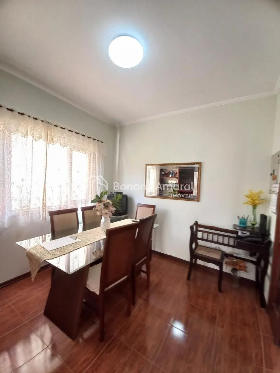 Imagem "Linda Casa à Venda em Condomínio Próximo ao Centro de Valinhos - Conforto e Lazer Completo!"