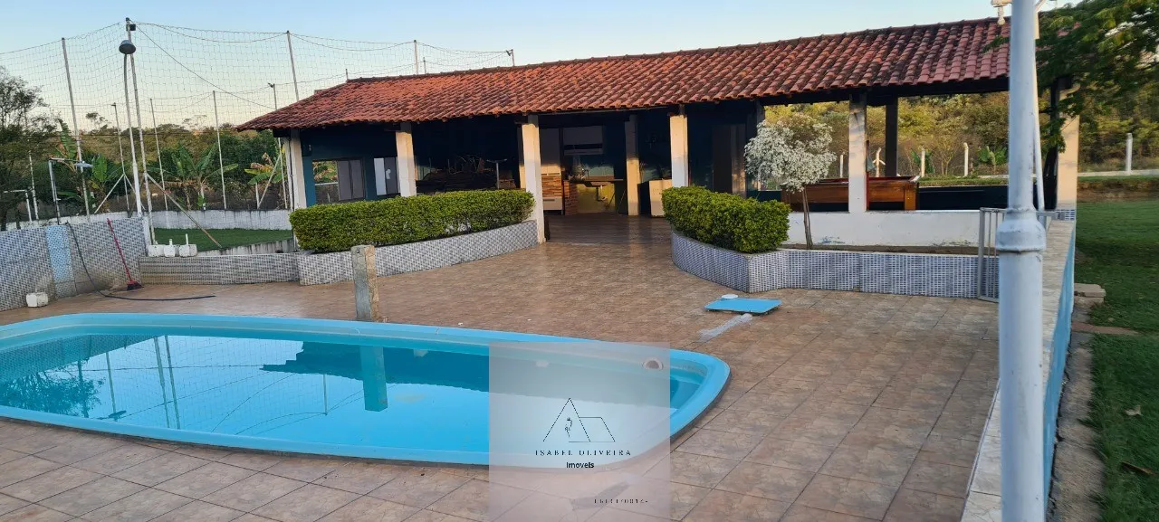 Imagem Chácara à venda em Cesário Lange-SP, bairro Chácara Três Dias - 3 quartos, 1 sala, 2 banheiros, 1 vaga de garagem, 250m².