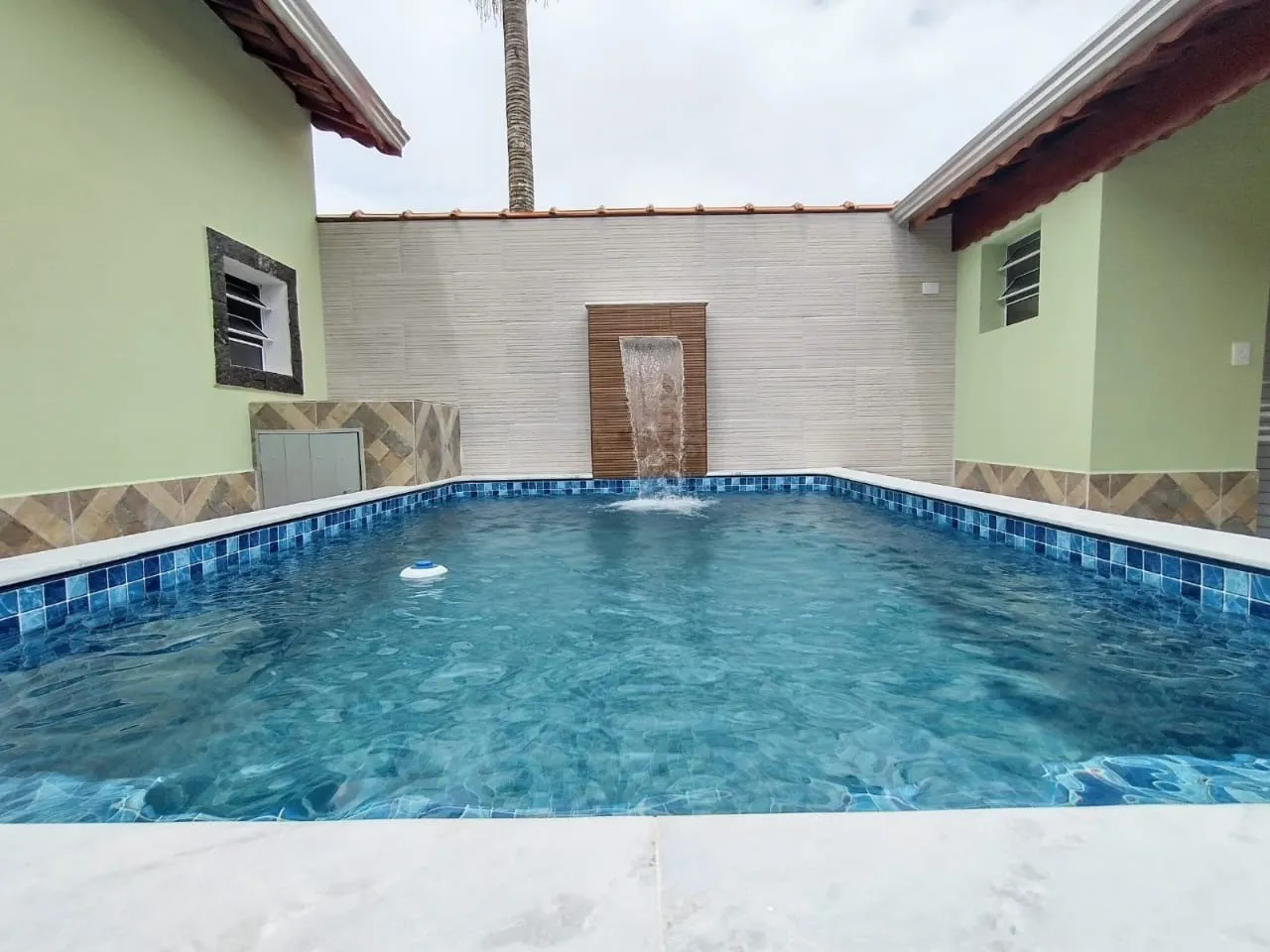 Imagem Casa para Venda em Mongaguá, Itaóca, 2 dormitórios, 1 suíte, 2 banheiros, 2 vagas