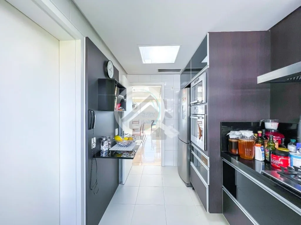 Imagem Apartamento semi mobiliado parte alta do bairro com vista! São 3 suítes todas com piso aquecidos (...