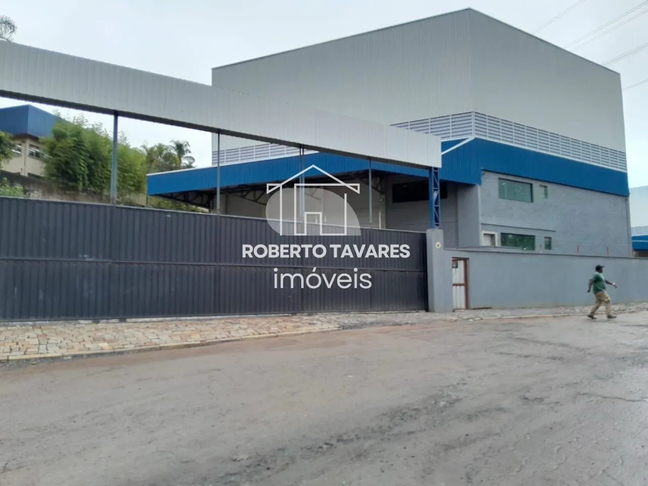 Imagem Galpão para Locação - 4 Docas - 1 Rampa - 15 Vagas de garagens - Junto a Rod. Régis Bittencourt (BR116).