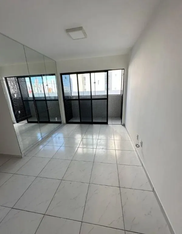 Imagem Apartamento em Tambauzinho com 2 quartos, varanda e lazer na cobertura, ideal para morar ou investir perto das praias de João Pessoa.