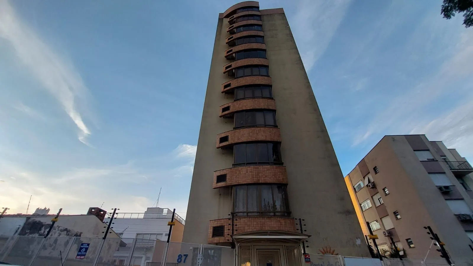 APARTAMENTO 2 DORMITÓRIOS - 70,19 m² - 2 VAGAS - MENINO DEUS