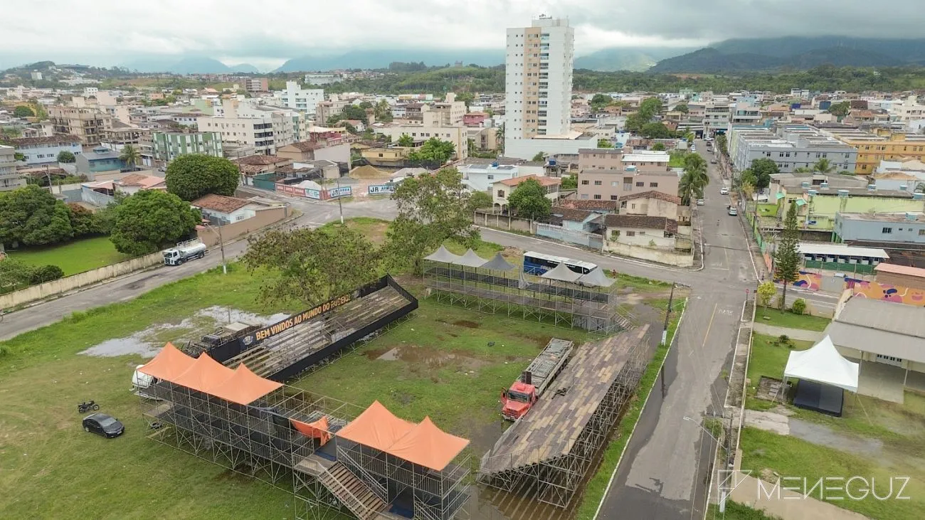 Imagem Casa na Av. Copacabana - Praia do Morro | 4 quartos (suíte) + casa 2 quartos nos fundos | 360 m² de terreno | 6 vagas