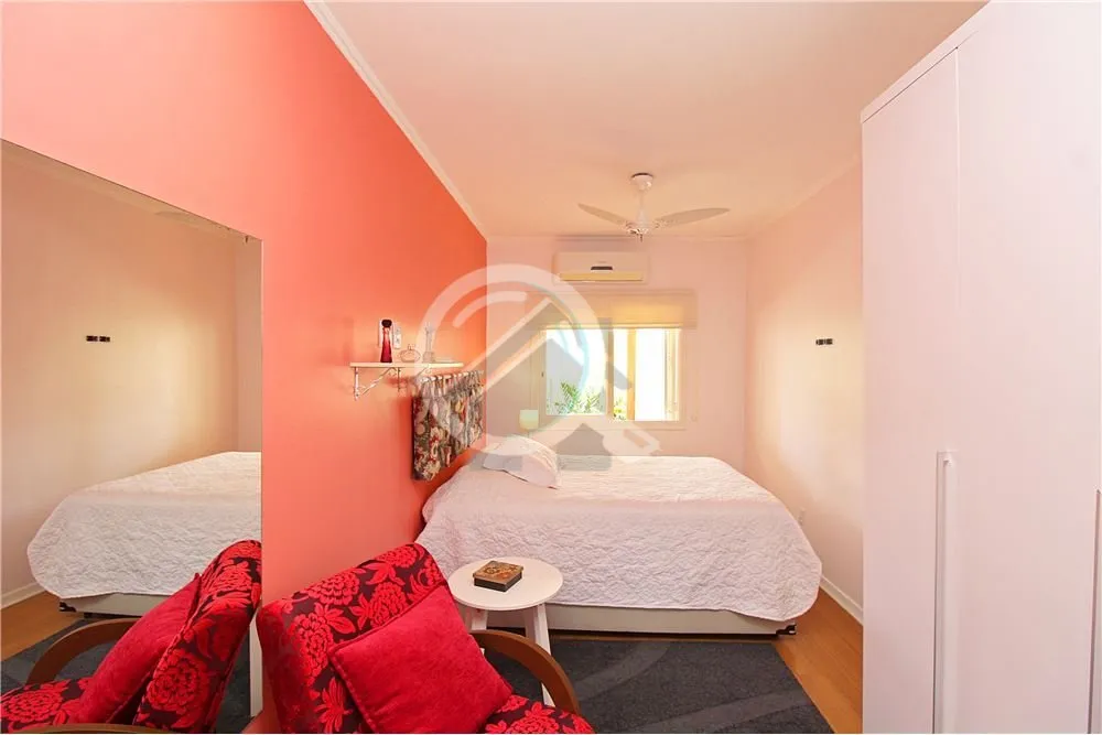 Imagem Maravilhosa casa de 02 dormitórios, um sacadão elegante em vidro blindex, com um toque especial de...
