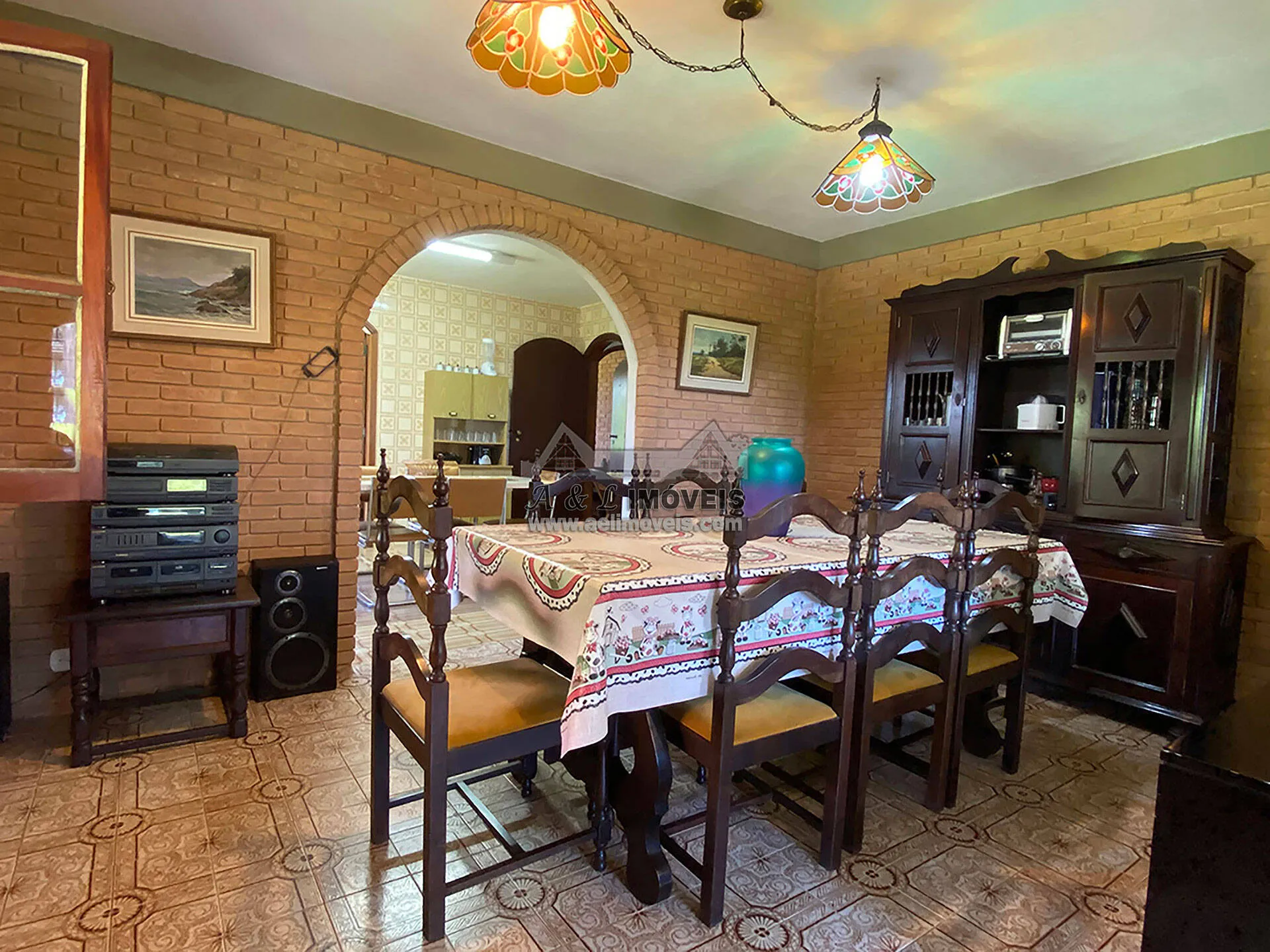 Imagem Casa à venda em Campos do Jordão - Em estilo rústico de tijolinho avista