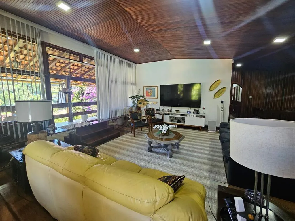 Imagem Casa em Condomínio para Venda em Teresópolis / RJ no bairro Parque do Imbui
