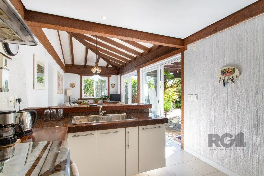 Imagem Casa para venda - 321m² - 4 suítes - Chapéu do Sol