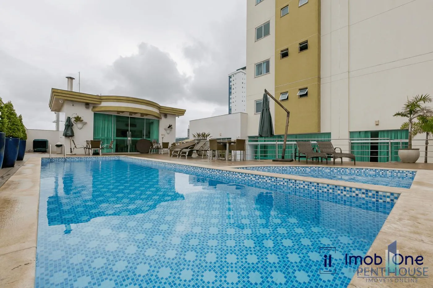Imagem Apartamento Zona Central para Venda em Balneário Camboriú, CENTRO, 3 dormitórios, 1 suíte, 3 banheiros, 2 vagas