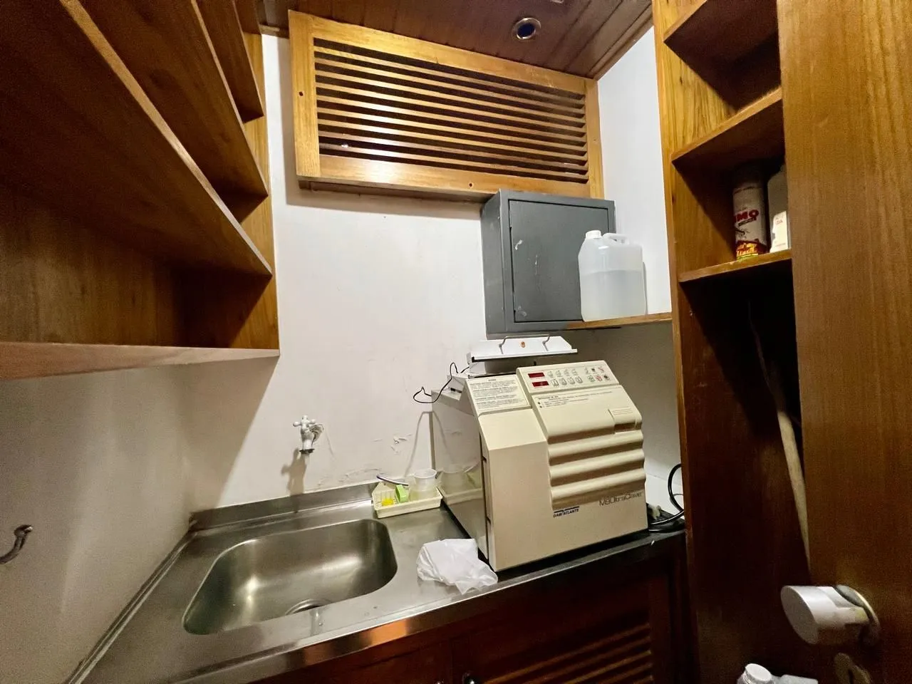 Imagem Clínica Odontológica mobiliada e equipada, 38 m2 com 2 vagas individuais na Av. Vinte e Quatro de Outubro