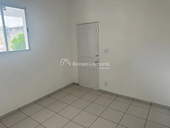 Imagem Casa para locação no bairro Taquaral em Campinas/SP. Na parte superior, living para 2 ambientes, 3...