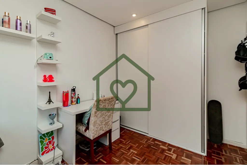 Imagem Apartamento reformado com 92m2 e vista panorâmica composto por três dormitórios sendo uma suíte ...