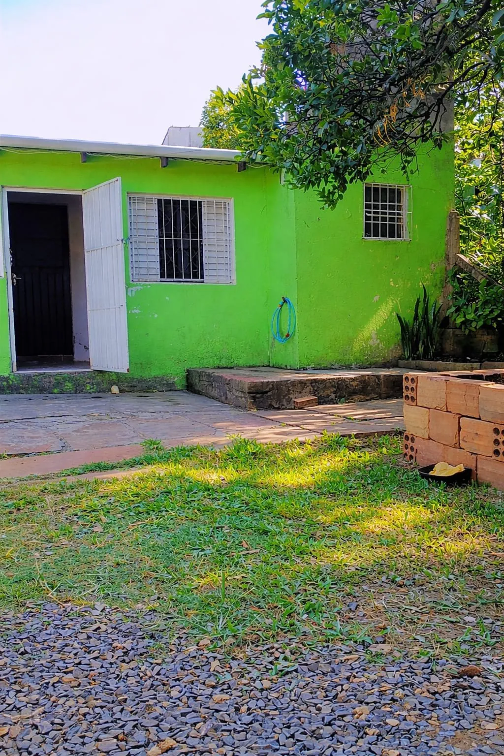 Imagem Terreno á venda no Jardim Krahe - Com duas casas no pátio!